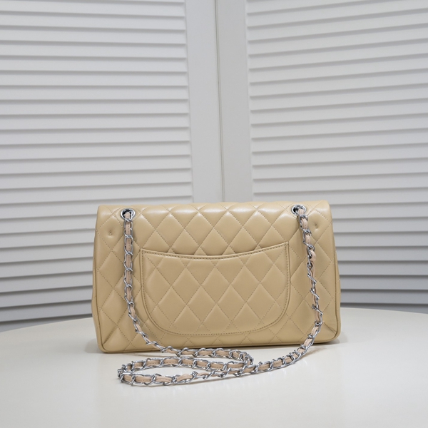 シャネルバッグ側面デザイン